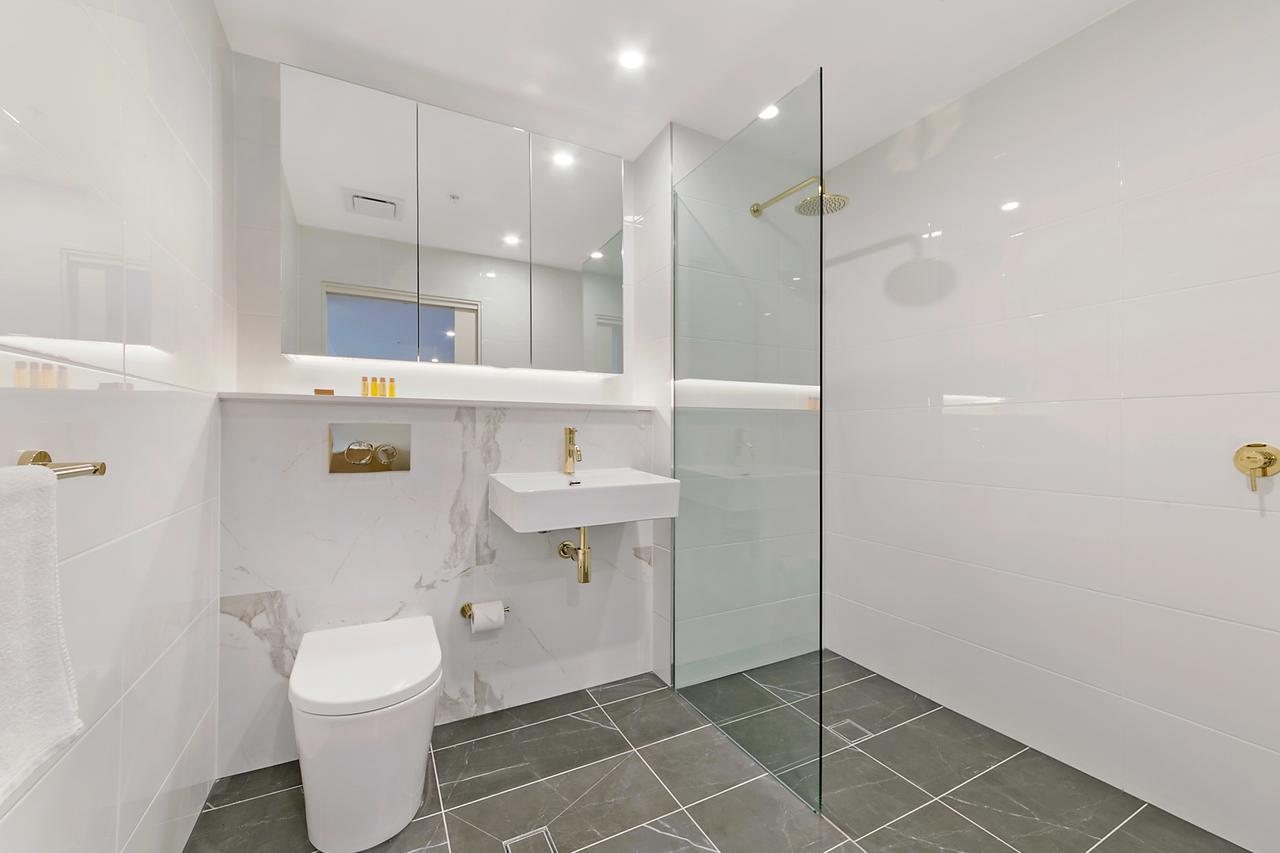 Stylish And Neat Two Bed Apartment In Wentworth Point - Accommodation ACT