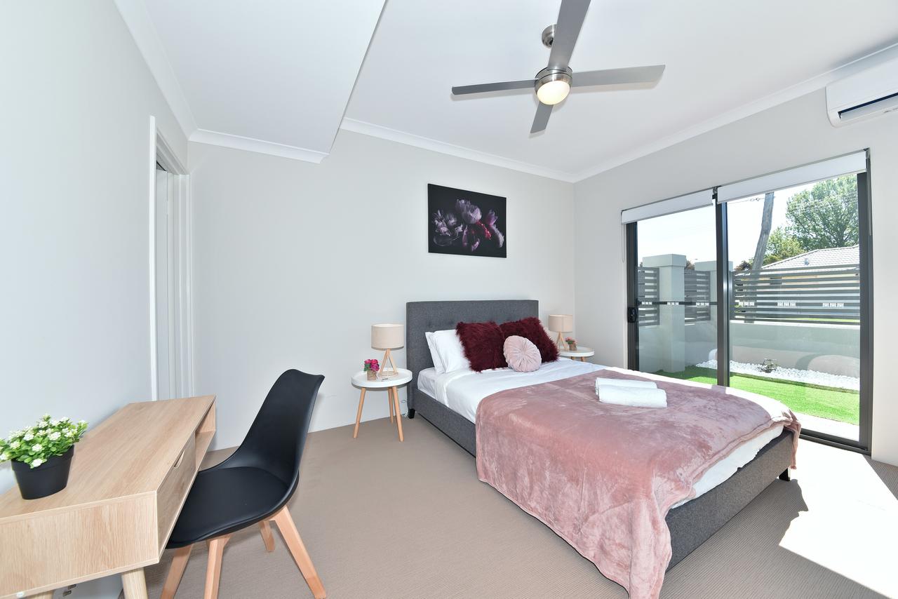 Modern Apartment Redcliffe Near Perth Airport: 0126 - Accommodation ACT