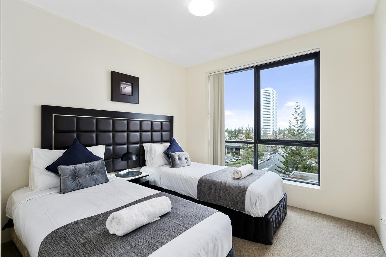 Broadbeach On The Park, 3 Bed Ocean - We Accommodate - Accommodation ACT
