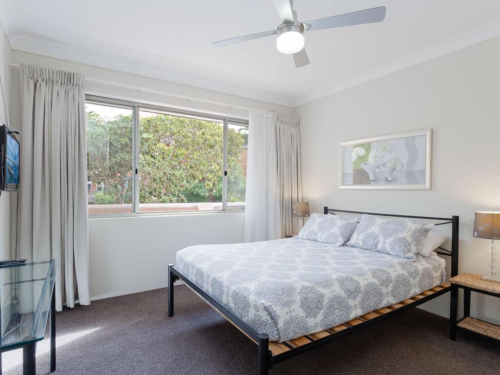 2 'Bronte Court' 17 Magnus Street - Air Con, Complex Pool And Centrally Located - Accommodation ACT