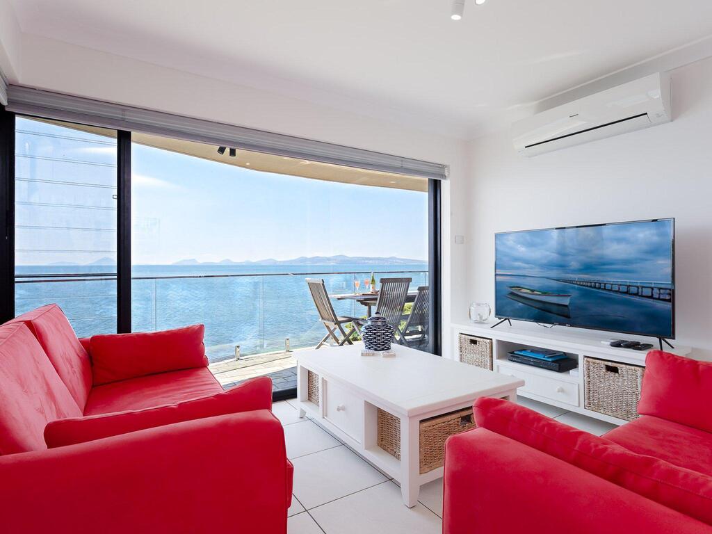2 'Lanimer' 14 Mitchell Street - Beautiful Waterfront Property With Spectacular Views - Accommodation ACT